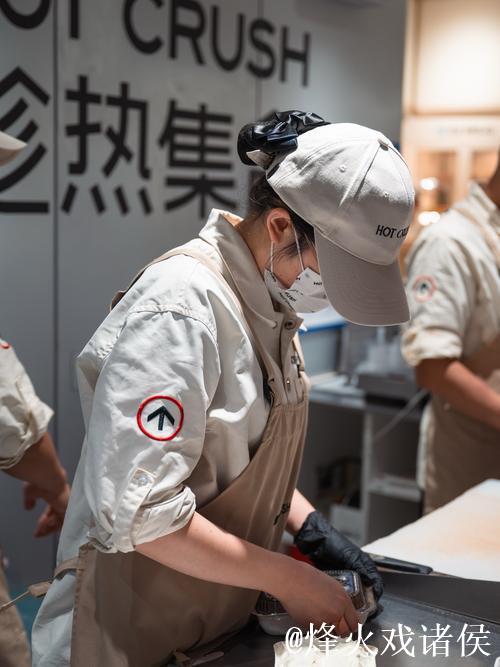 多特蒙德俱乐部员工去超市“打零工” 多特蒙德俱乐部员工去超市“打零工”