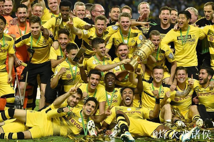 多特蒙德俱乐部员工去超市“打零工” 多特蒙德俱乐部员工去超市“打零工”